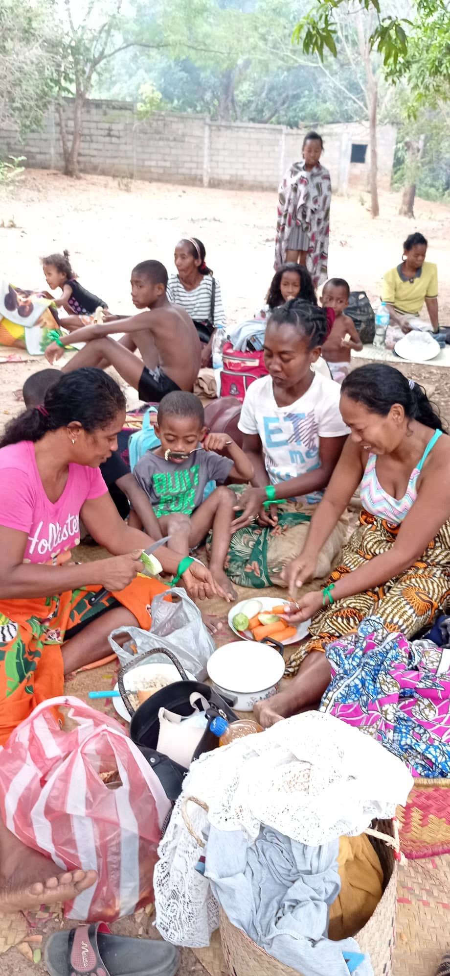 Photographie d'ouverture de terrain pour la page d'accueil de l'association AEIM